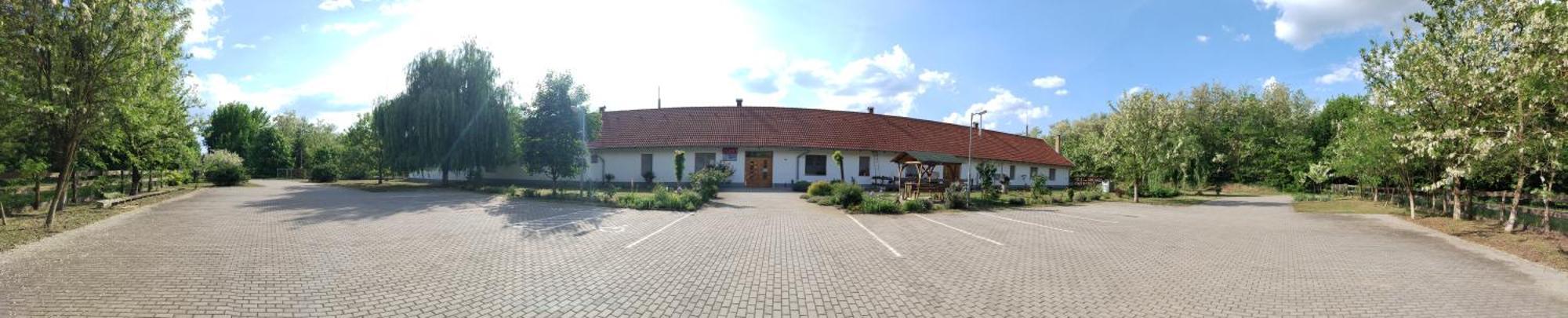 Akacliget Vendeghaz Es Major Hotel Ofeherto Екстериор снимка